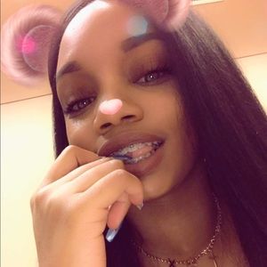 Meet your Posher, Alexis